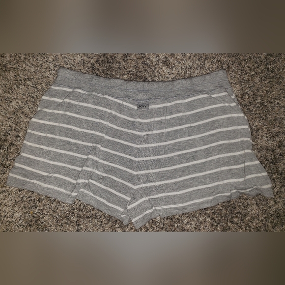 DKNY| Super Soft Striped Shorts - Picture 6 of 6